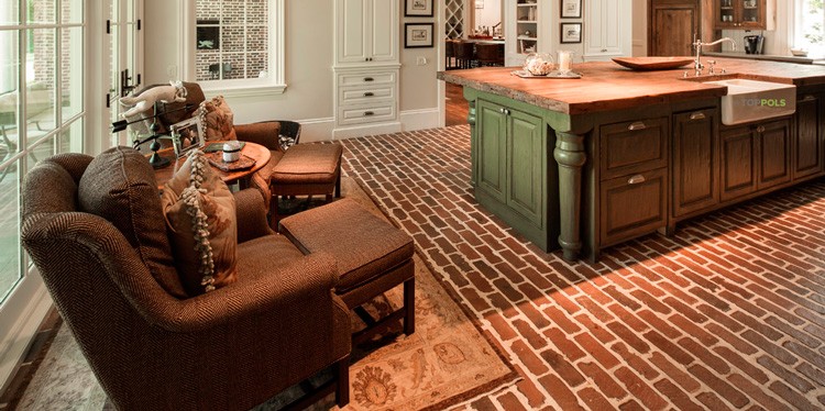 Кирпичный пол на кухне