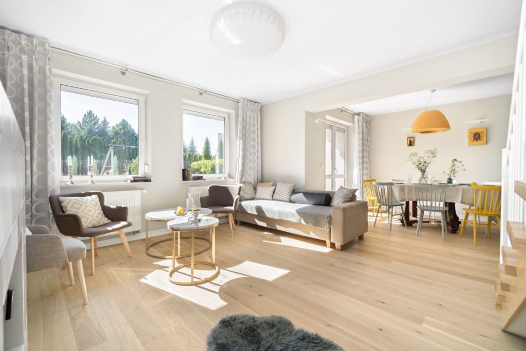 Пол в гостиной. 12 отличных идей. Смотрите фото!